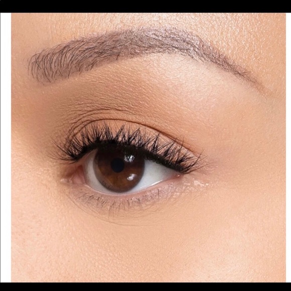 Camara Aunique “Mary” lashes - Picture 2 of 5